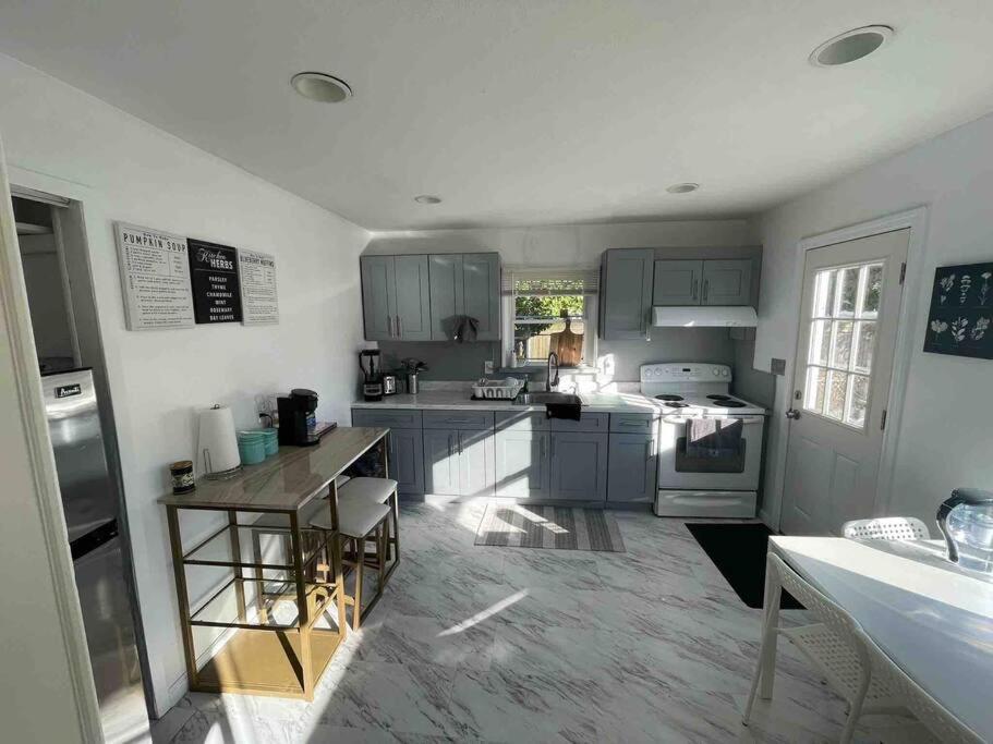 Entire 3bdr W/parking, Backyard, Firepit, Bbq Pousada *